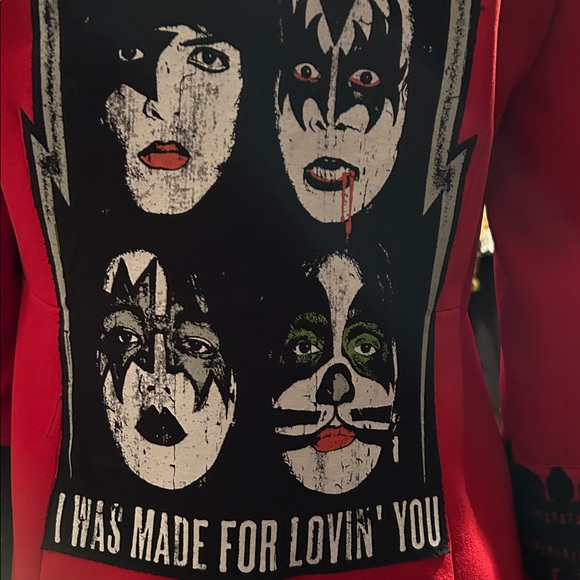 Handcrafted Kiss Coat - Picture 9 of 12